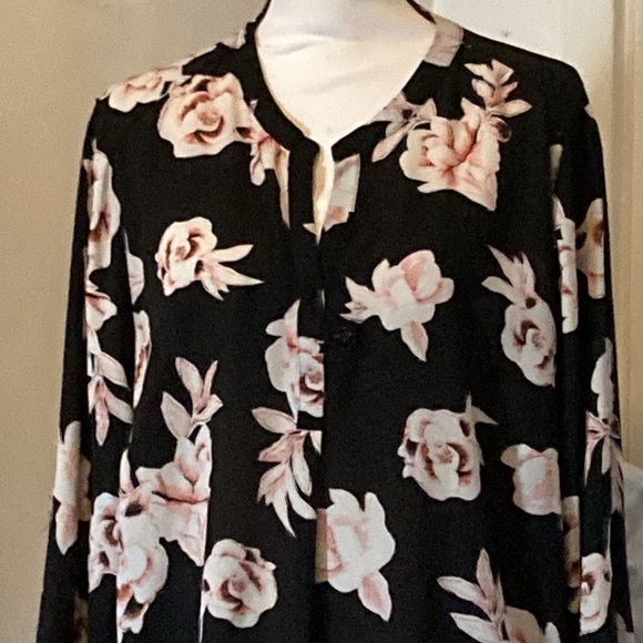 Black blouse - Picture 2 of 4